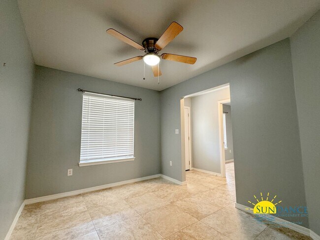 Foto del edificio - Must see home in sought after neighborhood!