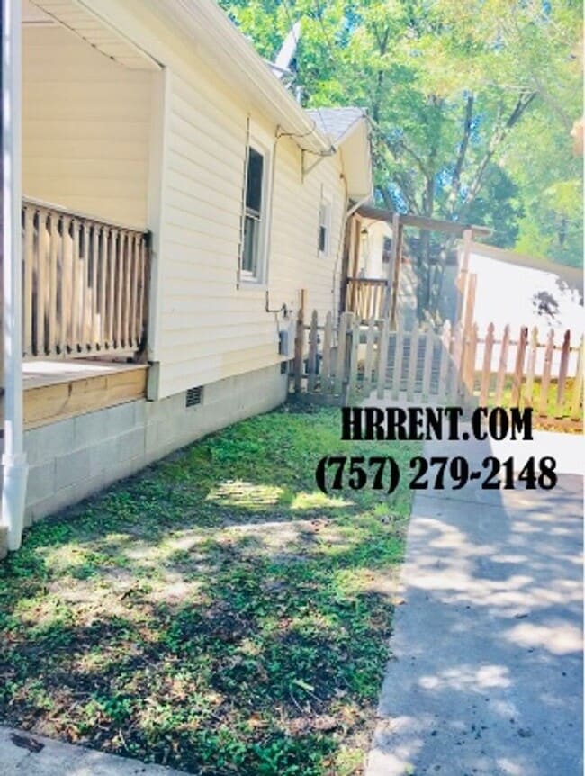 Building Photo - Charming Renovated 3 Bedroom 1 Bath Single Family Home located in the Fairmount area of Norfolk, VA!