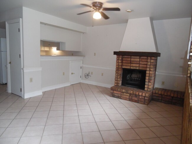 Building Photo - 1 BEDROOM CONDO IN METAIRIE.