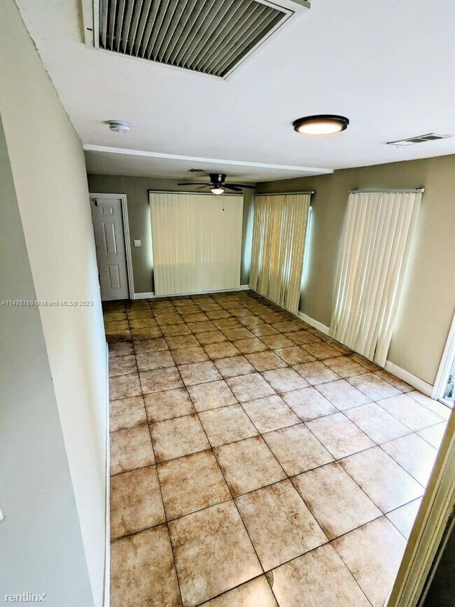 Building Photo - 3 br, 2 bath House - 141 NW 10th St # A