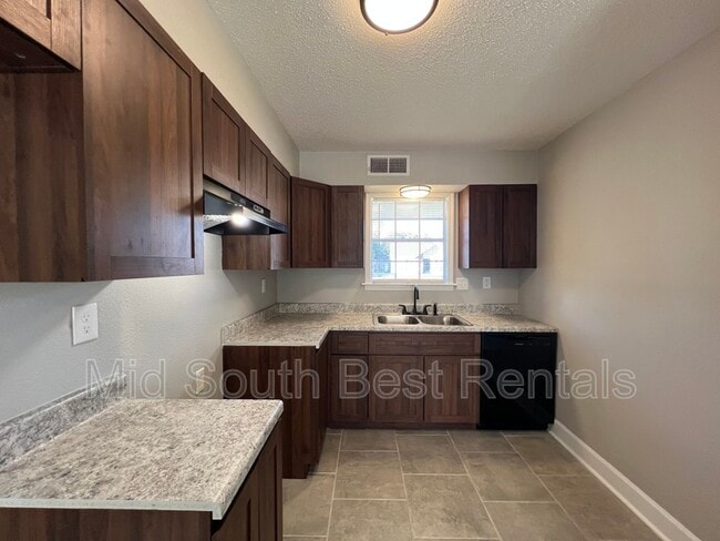 Building Photo - 3393 Bestway Dr