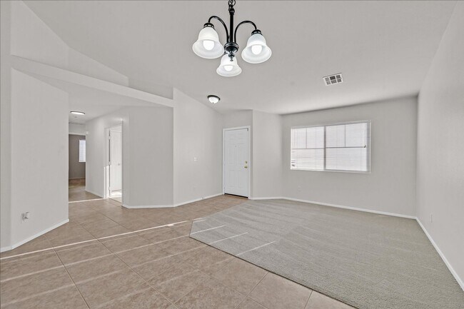 Building Photo - 3 Bedroom with Pool in Gated Lynbrook