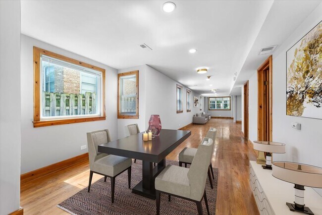 Foto del edificio - 2515 N Talman Ave