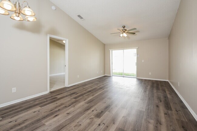 Foto del edificio - 1220 Regal Ridge Dr