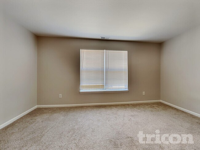 Foto del edificio - 10213 Blue Sky Dr