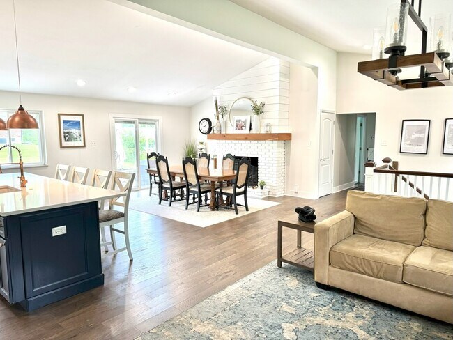 Foto del edificio - 1715 Pine Hill Dr