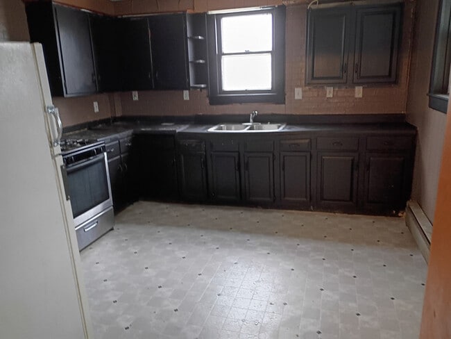 Building Photo - 1129 Penn St