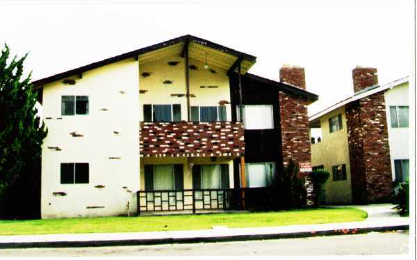 Building Photo - 735-739 Ivywood Dr