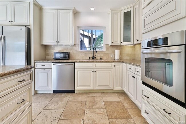 Building Photo - 8601 Santa Susana Pl