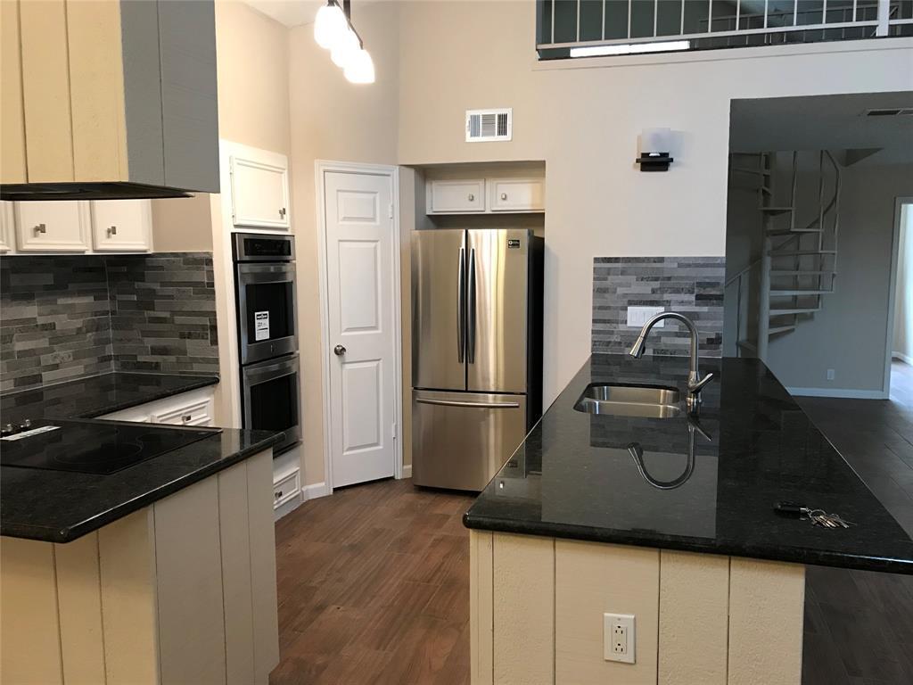 Foto principal - 2027 Gray Falls Dr