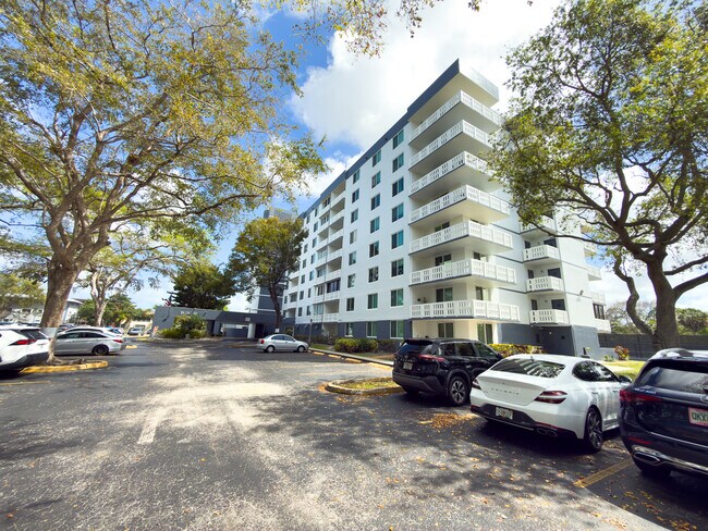 Foto del edificio - 919 Hillcrest Dr