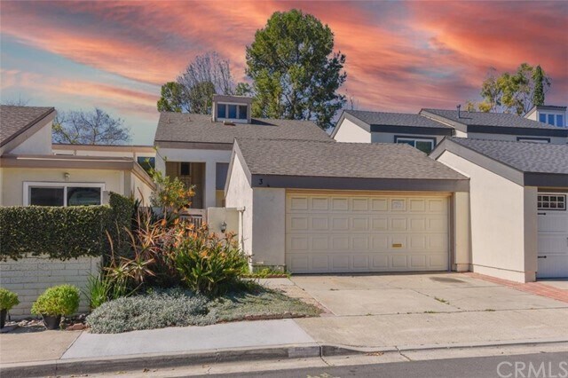 Building Photo - 3 Oak Tree Ln