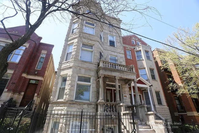 Building Photo - 2318 N Southport Ave