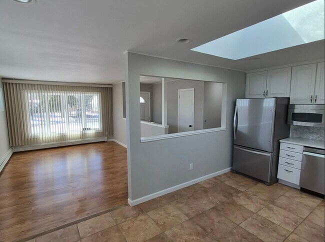 Foto del edificio - 53 Corey Ave