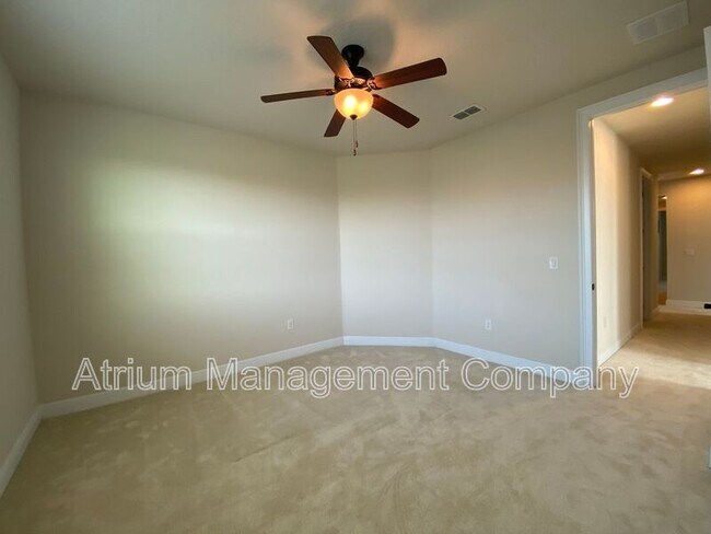 Building Photo - 8400 Pippen Dr