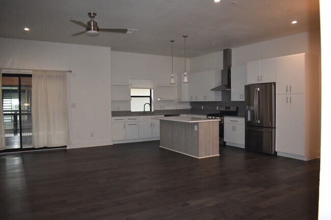 Foto del edificio - 425 W 9th St