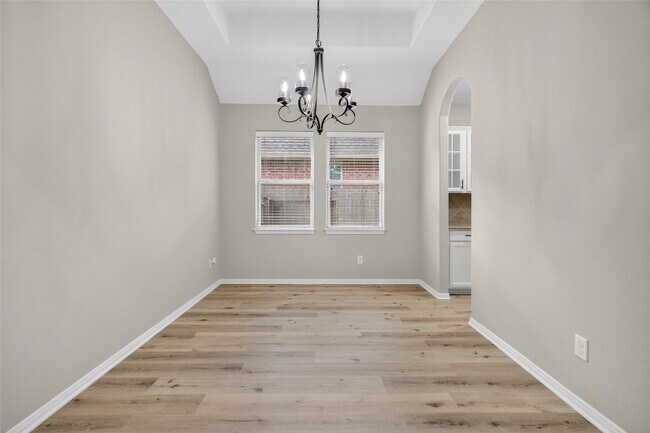 Foto del edificio - 2450 Garden Shadow Dr