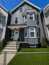 Building Photo - 309 7th Ave W