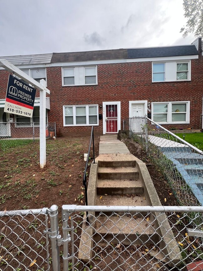 Building Photo - 2504 Marbourne Ave