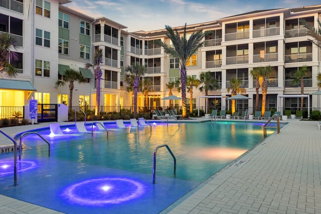Building Photo - Wilton Palm Coast