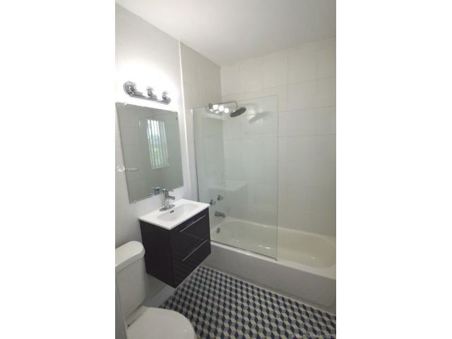 Building Photo - 6647 SW 59th Pl