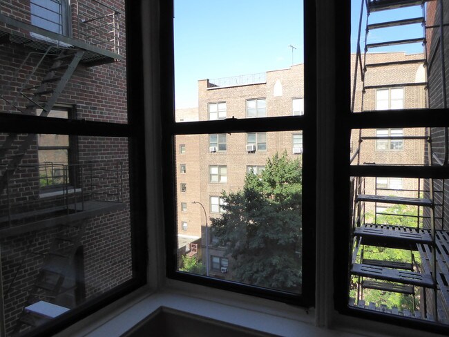 Foto del edificio - 3535 75th St