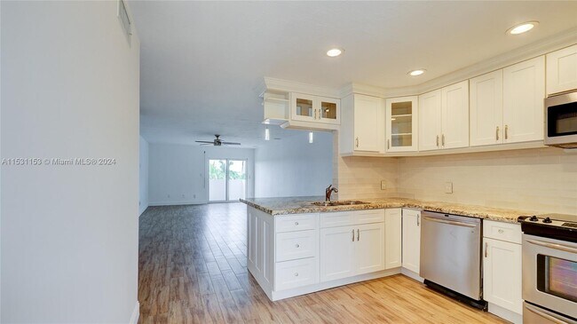 Foto del edificio - 6815 Edgewater Dr