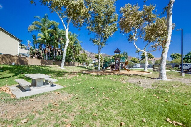 Building Photo - 10248 Princess Sarit Way
