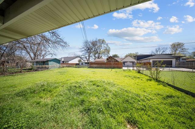 Foto del edificio - 5829 Holloway St