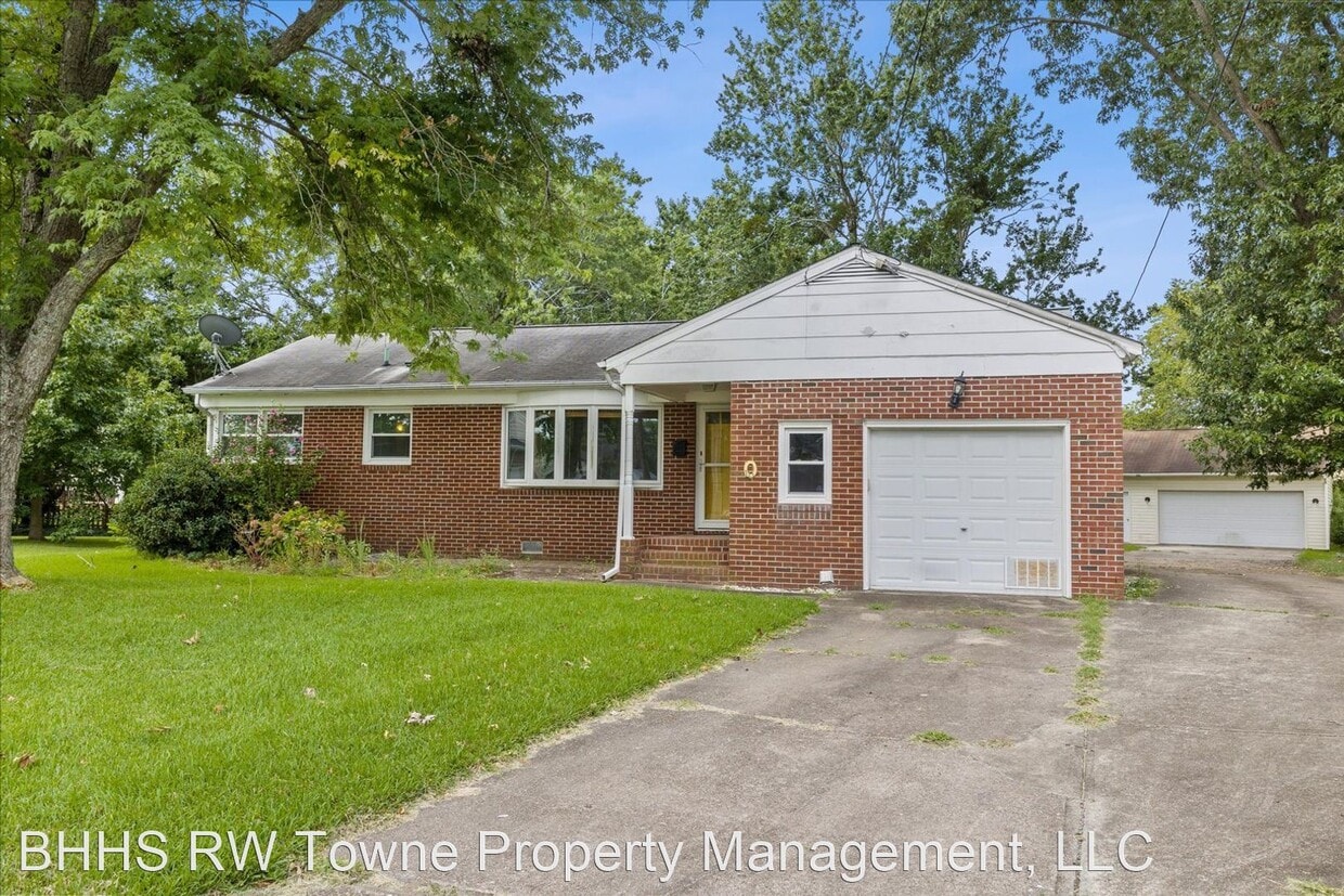 Primary Photo - 3 br, 1.5 bath House - 10 Bonaire Drive