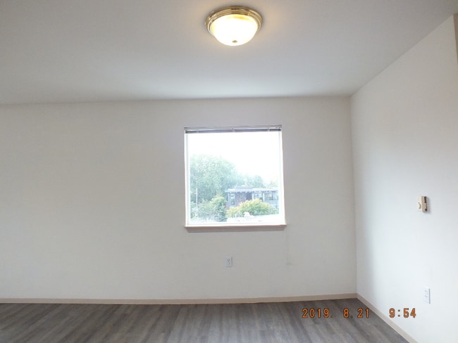 Building Photo - 12549 28th Ave NE