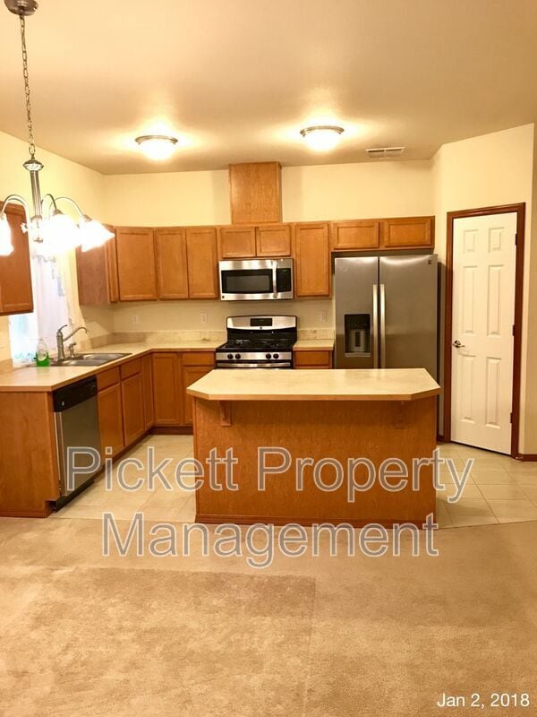 Building Photo - 6710 Takota Pl NE