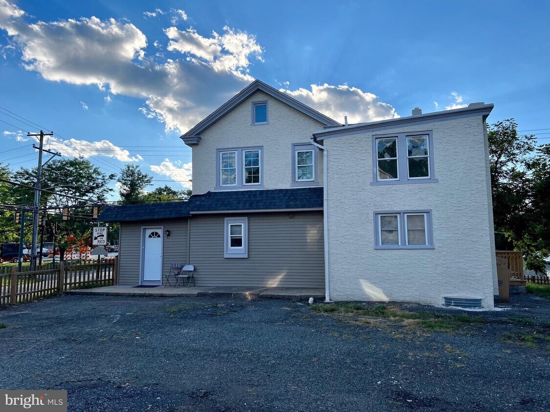 Foto principal - 1084 S Hanover St