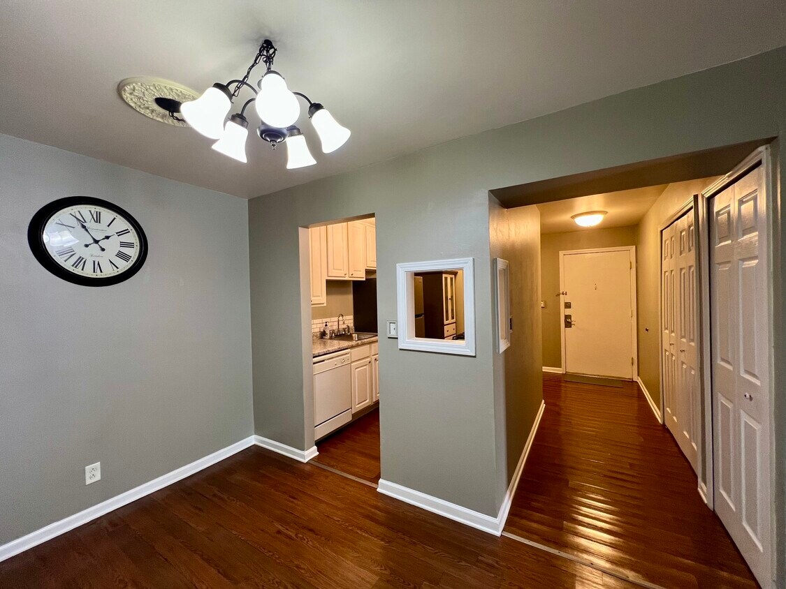 Foto principal - 1875 Tall Oaks Dr