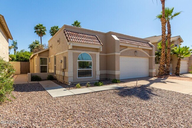Building Photo - 2 bed 2 bath Chandler home!