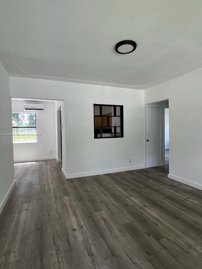 Foto del edificio - 4851 NW 15th Ave