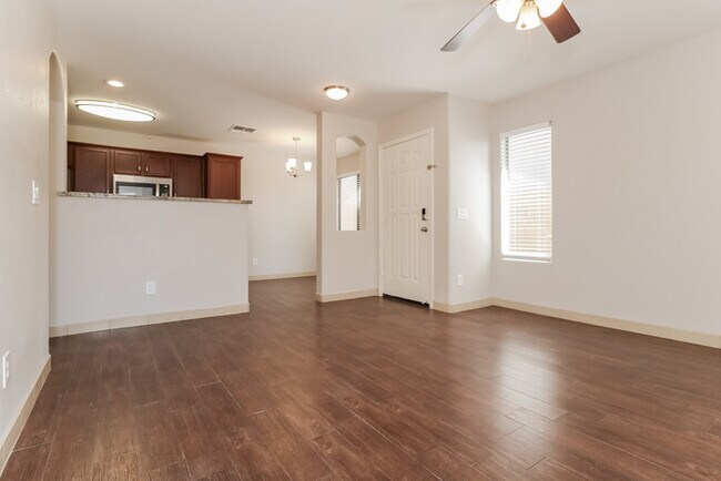 Foto del edificio - Comfortable 4 Bedroom Home in Litchfield Park, AZ