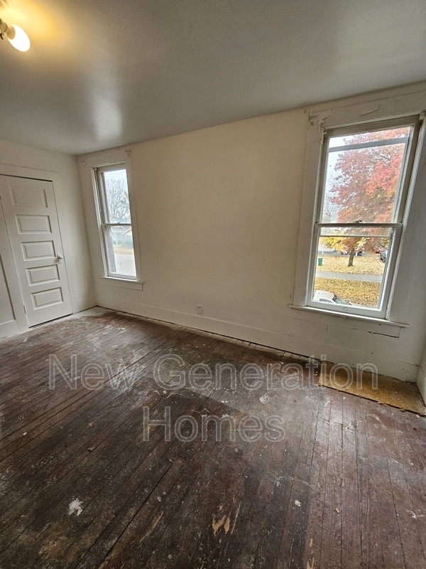 Building Photo - 1913 E Prairie Ave