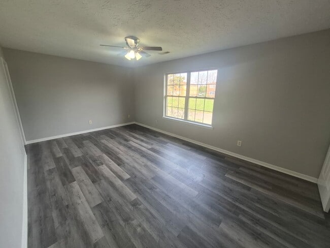 Photo - 13-15 Shenandoah Dr. Apartment