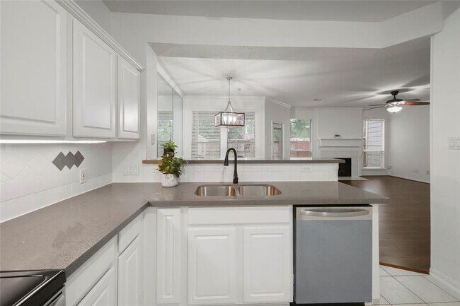 Building Photo - 6 S Piper Trace