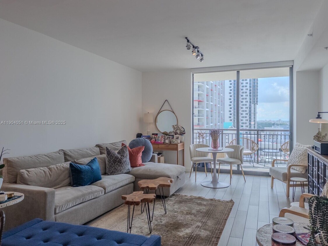 Foto principal - 999 SW 1st Ave