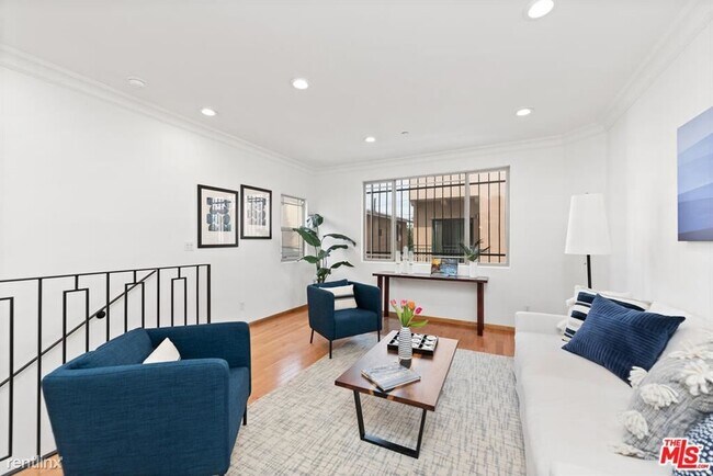 Foto del edificio - 4 br, 4 bath House - 824 N McCadden Pl