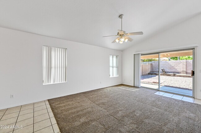 Foto del edificio - 8366 W Bluefield Ave