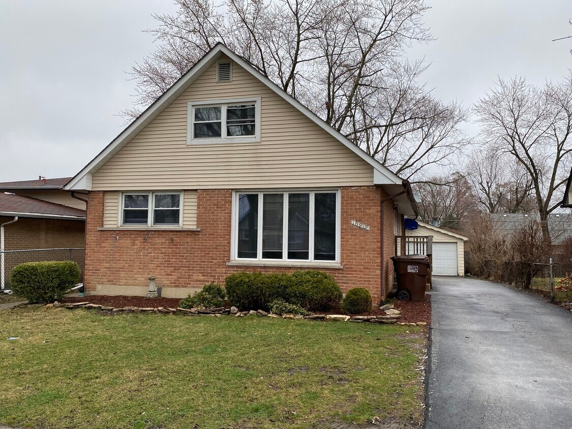 Primary Photo - 16919 Old Elm Dr