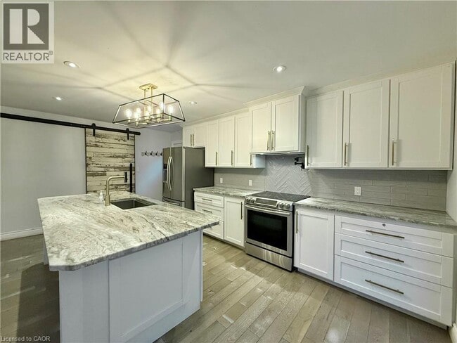 Photo du bâtiment - 1710 Balfour Blvd