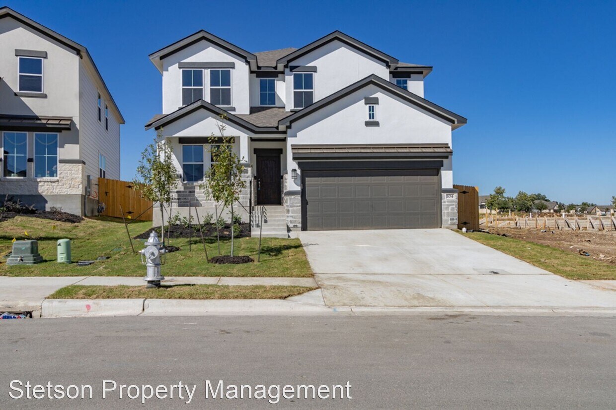Foto principal - 5 br, 3.5 bath House - 104 Comet Pointe Dr