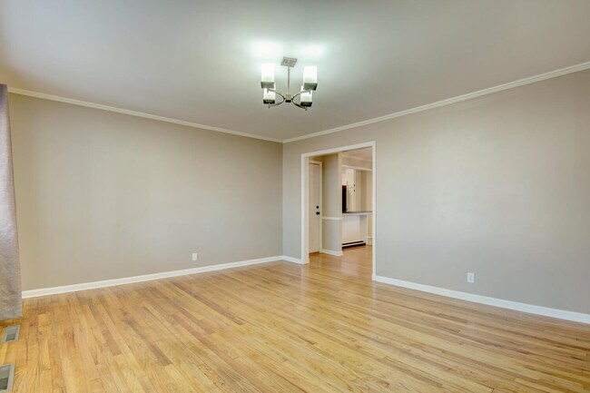 Building Photo - 2653 S Vandalia Ave