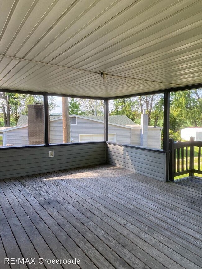 Building Photo - 3 br, 1 bath House - 710 Florence Ave