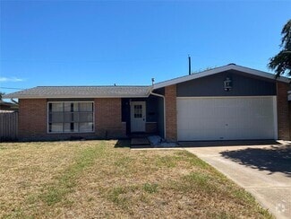 Building Photo - 121 Tuna St