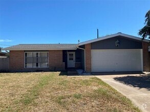 Building Photo - 121 Tuna St